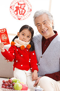 正面视角祝福亚洲人小女孩和爷爷过新年图片
