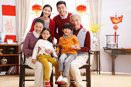 70多岁温馨传统节日快乐家庭新年大团圆图片