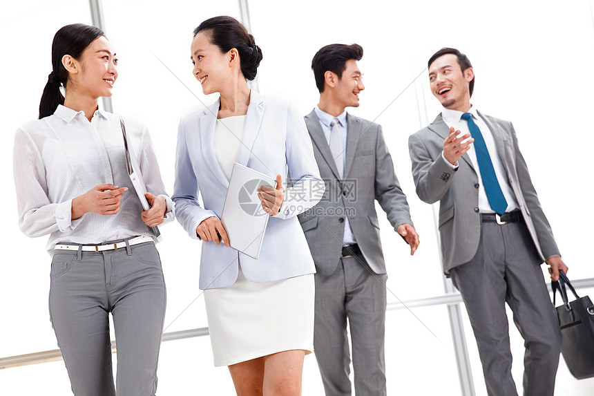 大半身亚洲人满意成功的商务人士图片