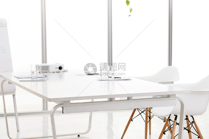 简洁的会议室图片