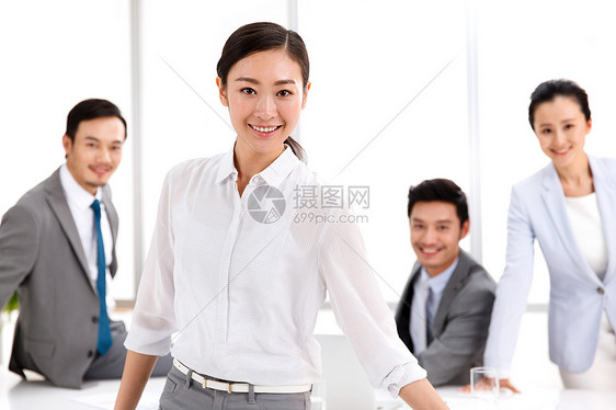 商务人士30岁到34岁办公桌东方商务团队图片