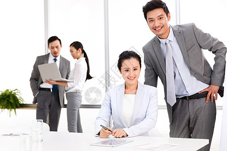 公司企业白领职业商务男女在办公室工作图片