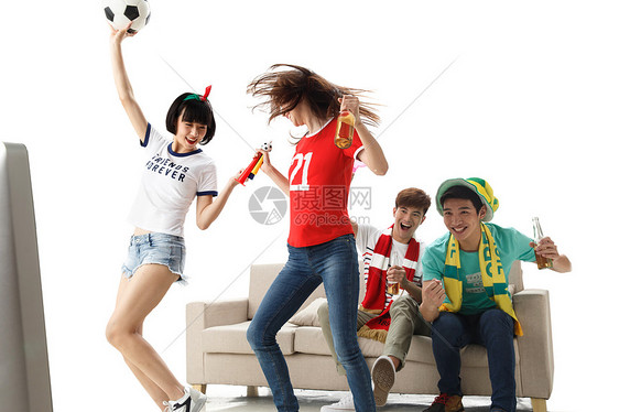 情侣运动青年人年轻球迷看比赛欢呼呐喊图片