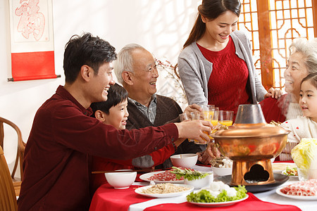 欢乐35岁到39岁25岁到29岁幸福家庭过年吃团圆饭图片