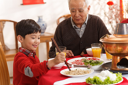 喜庆元素户内享乐筷子幸福家庭过年吃团圆饭背景