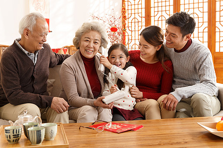 独生子家庭东亚装饰物幸福家庭过年打电话图片