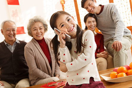 祖父母传统文化传统庆典快乐小女孩过年打电话图片