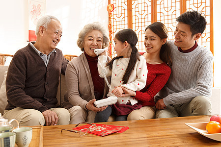 毛衣五个人摄影幸福家庭过年打电话图片