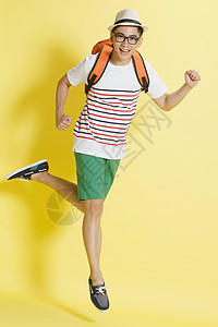 仅一个人东方人亚洲时尚活力的青年男人奔跑图片
