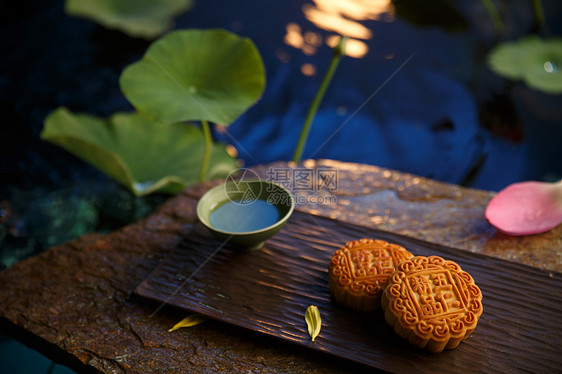 茶杯荷花月饼图片