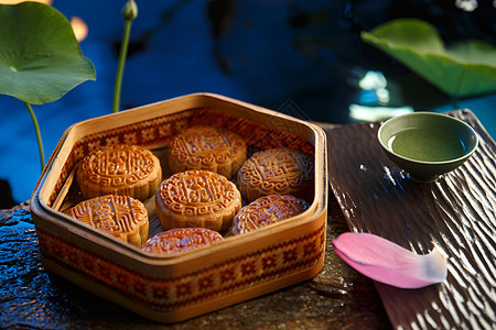 传统节日美食月饼图片