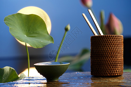 月饼茶和月亮中秋节月饼和月亮创意摆拍背景