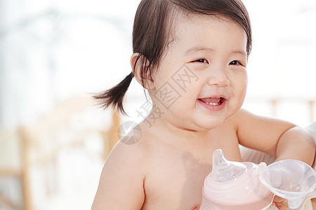 可爱宝宝喝奶图片