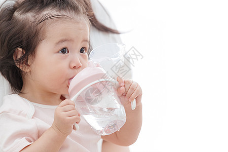 可爱宝宝喝水图片