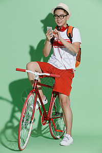 东方手机音乐青年男人骑自行车图片