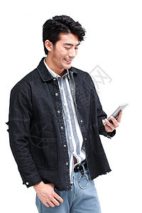20多岁衬衫背景分离青年男人拿着手机图片