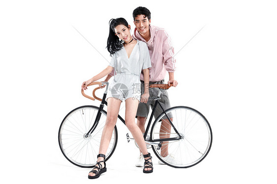 青年男人18岁到19岁男朋友青年情侣骑自行车图片