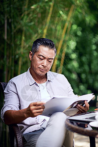 成功人士领导能力技能成熟男士的休闲生活图片