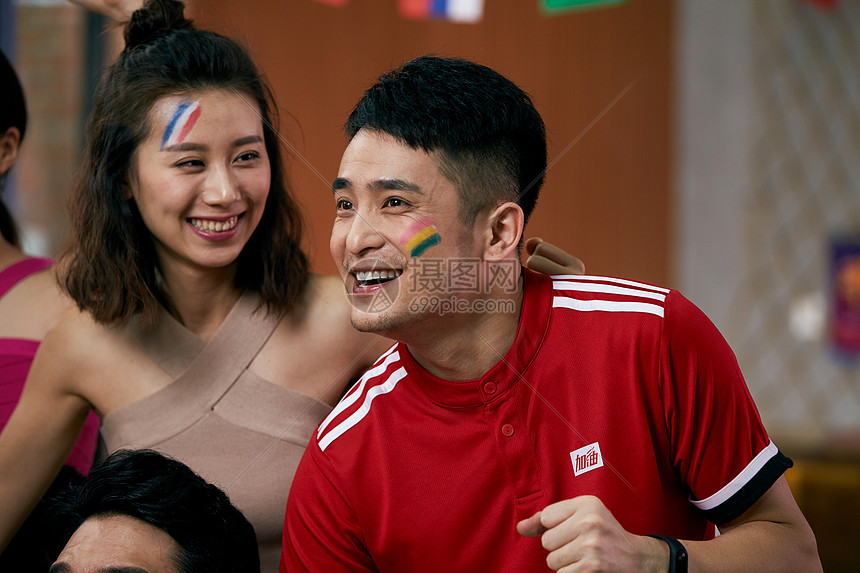 球迷必访新浪NBA首页实时更新比赛数据全面追踪季后赛晋级形势