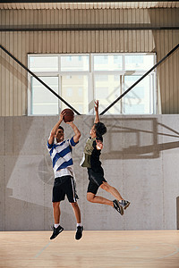 运动竞赛篮球比赛锻炼青年男人打篮球图片