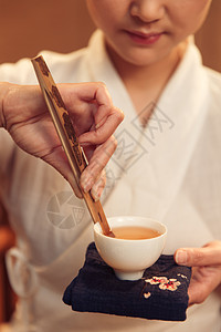 禅宗怀旧女人泡茶特写图片