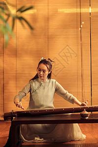 艺术传统青年女人弹七弦琴背景图片