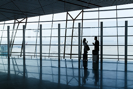 东方人青年女人旅途商务男女在机场图片