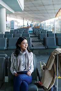 商务女人在候机厅图片