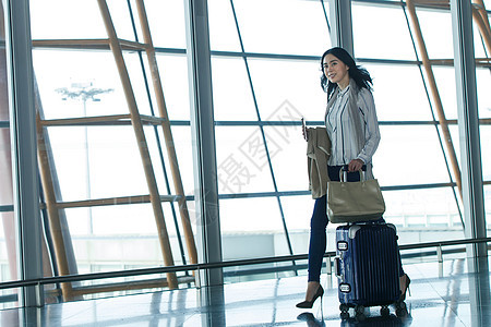 航空业青年人人商务女人在候机厅图片