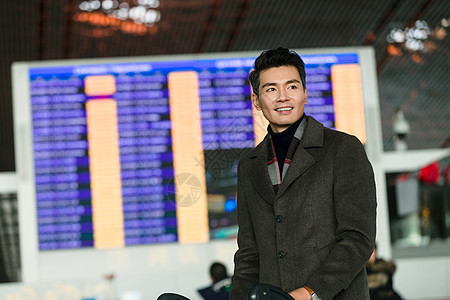 亚洲人旅行商务男士在机场图片