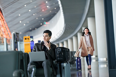 行李仅成年人空运大楼商务人士在候机大厅图片