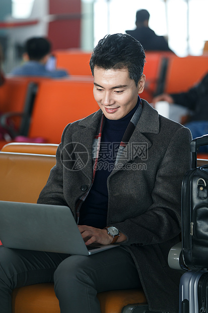 运输彩色图片旅途商务男士在机场图片