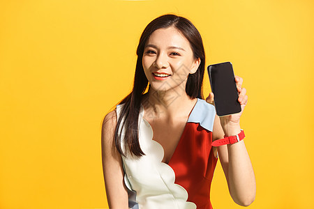 亚洲人享乐通讯青年女人展示手机图片