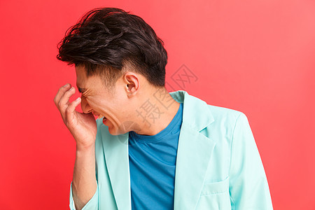 压力彩色图片亚洲焦虑的青年男人图片