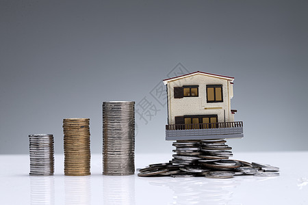 金融希望硬币和房屋模型背景