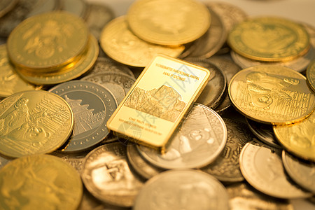 式样现代财富金币和金条图片素材