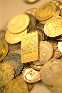 家庭理财黄金财富金币和金条图片