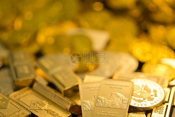 古典式金属金色金币和金条图片