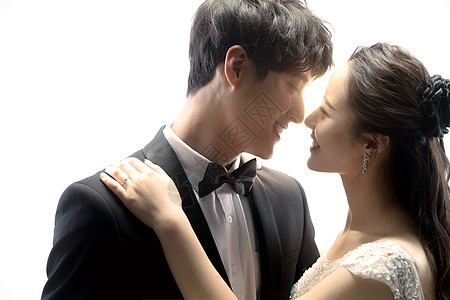 两个人,亲吻结婚黑头发愉悦浪漫的新郎和新娘背景