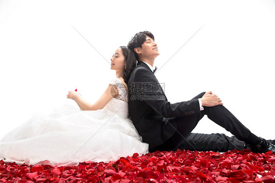 兴奋浪漫的新郎和新娘图片