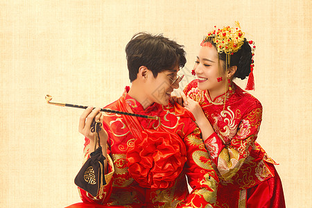 背人青年夫妇中式古典婚礼背景
