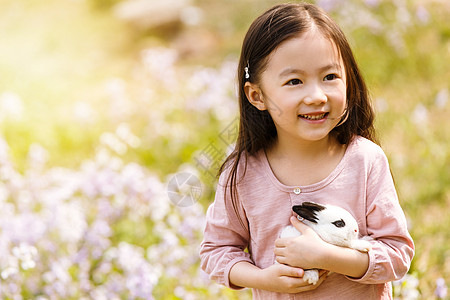 孩子草地亚洲人绿色摄影可爱的女孩在户外背景