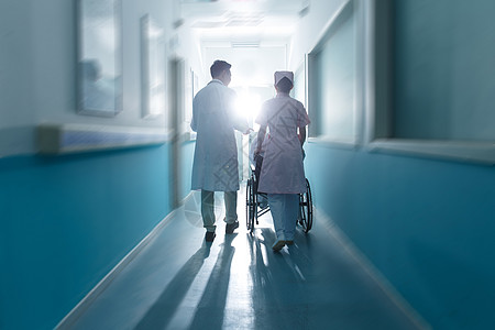 医生专家工作服信心成年人医务工作者在医院的走廊背景