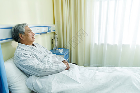 医院彩色图片生病的老人在病房高清图片