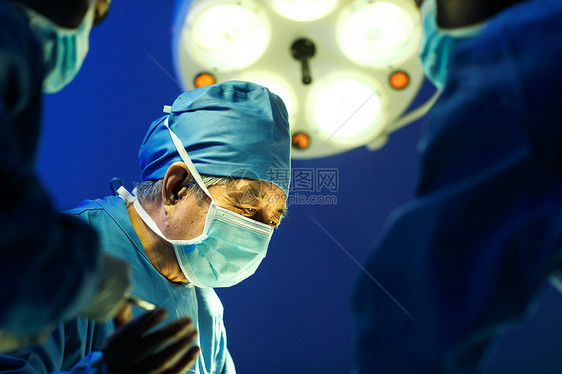 团队卫生保健和医疗中年人医务工作者在手术图片