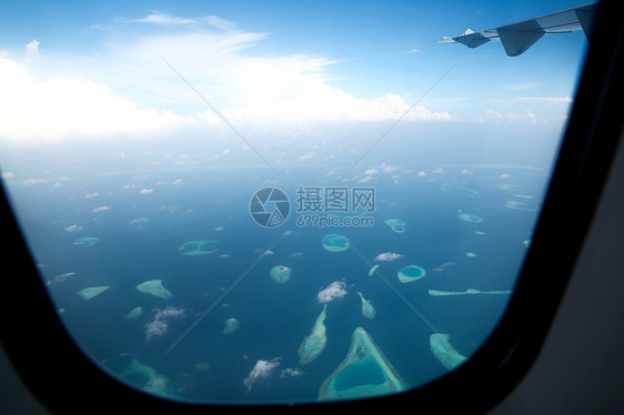 从飞机上俯瞰马尔代夫风光图片