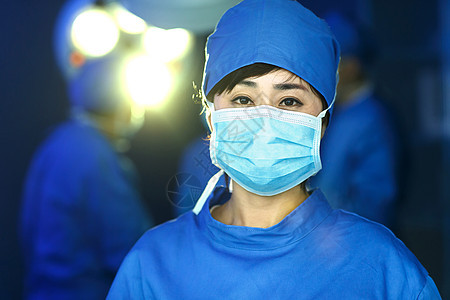 医务工作者在手术室图片