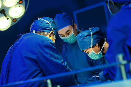 保护工作服四个人医疗用品医务工作者在手术图片