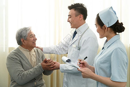 全科辅导老人病科水平构图治疗医务工作者和患者在病房里背景