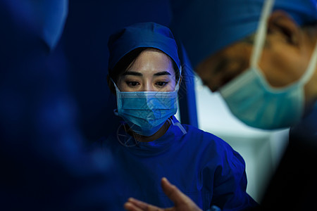 成年人技能责任医务工作者在手术室图片